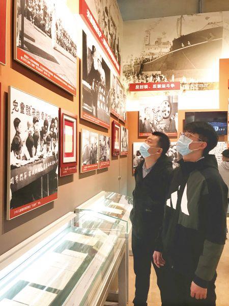 中铁九局路桥分公司北京地铁项目党支部开展纪念中国人民志愿军抗美援朝出国作战70周年活动参观志愿军70周年纪念馆 (1)
